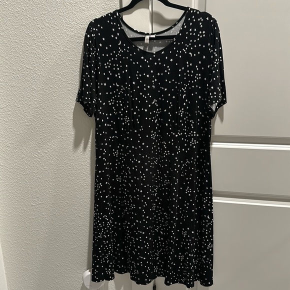 Star printed maternity dress - Picture 1 of 5